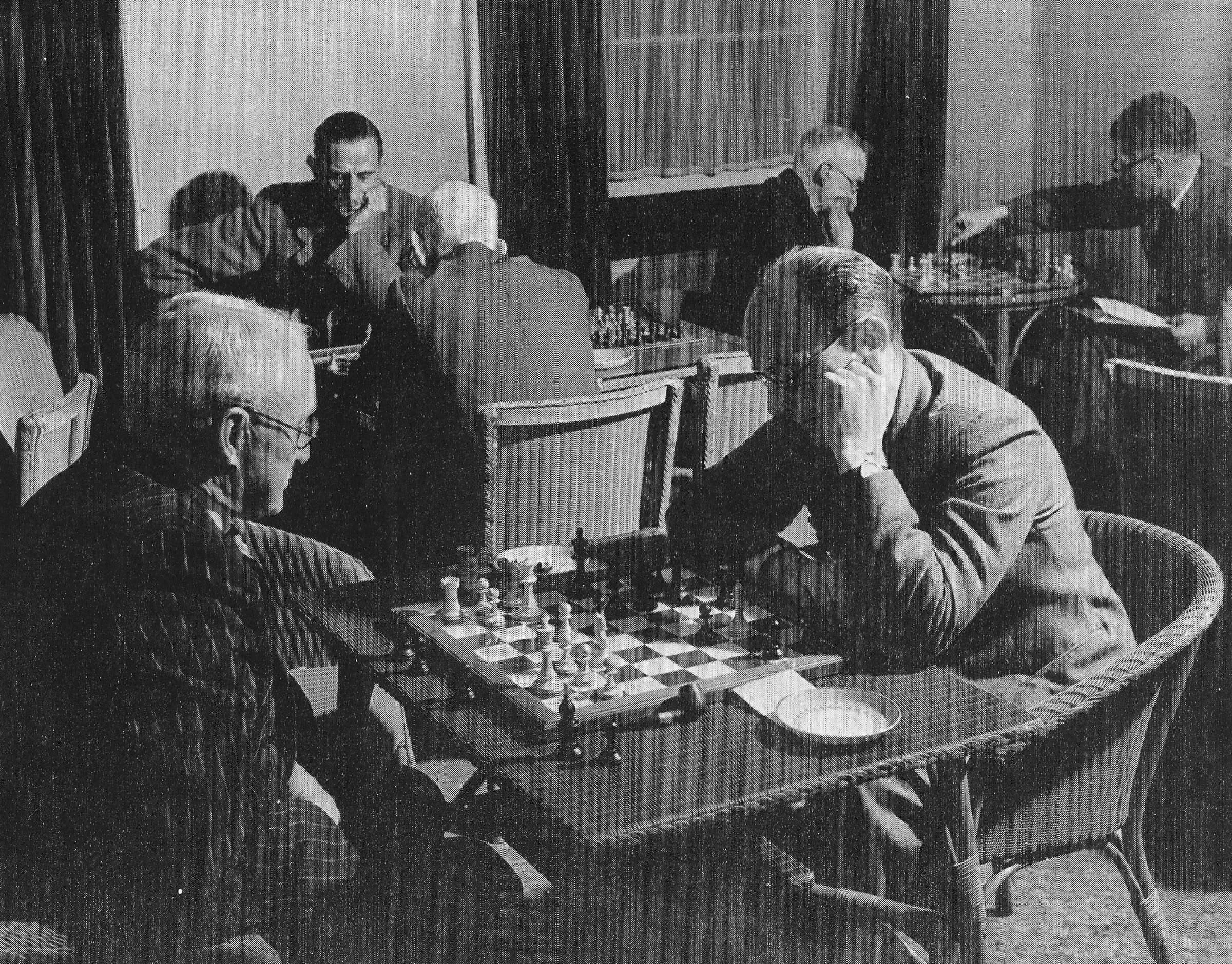 A Richmond Chess Club meeting in the Fleece Hotel in 1945