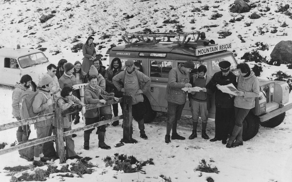 Swaledale mountain rescue team, March 1977