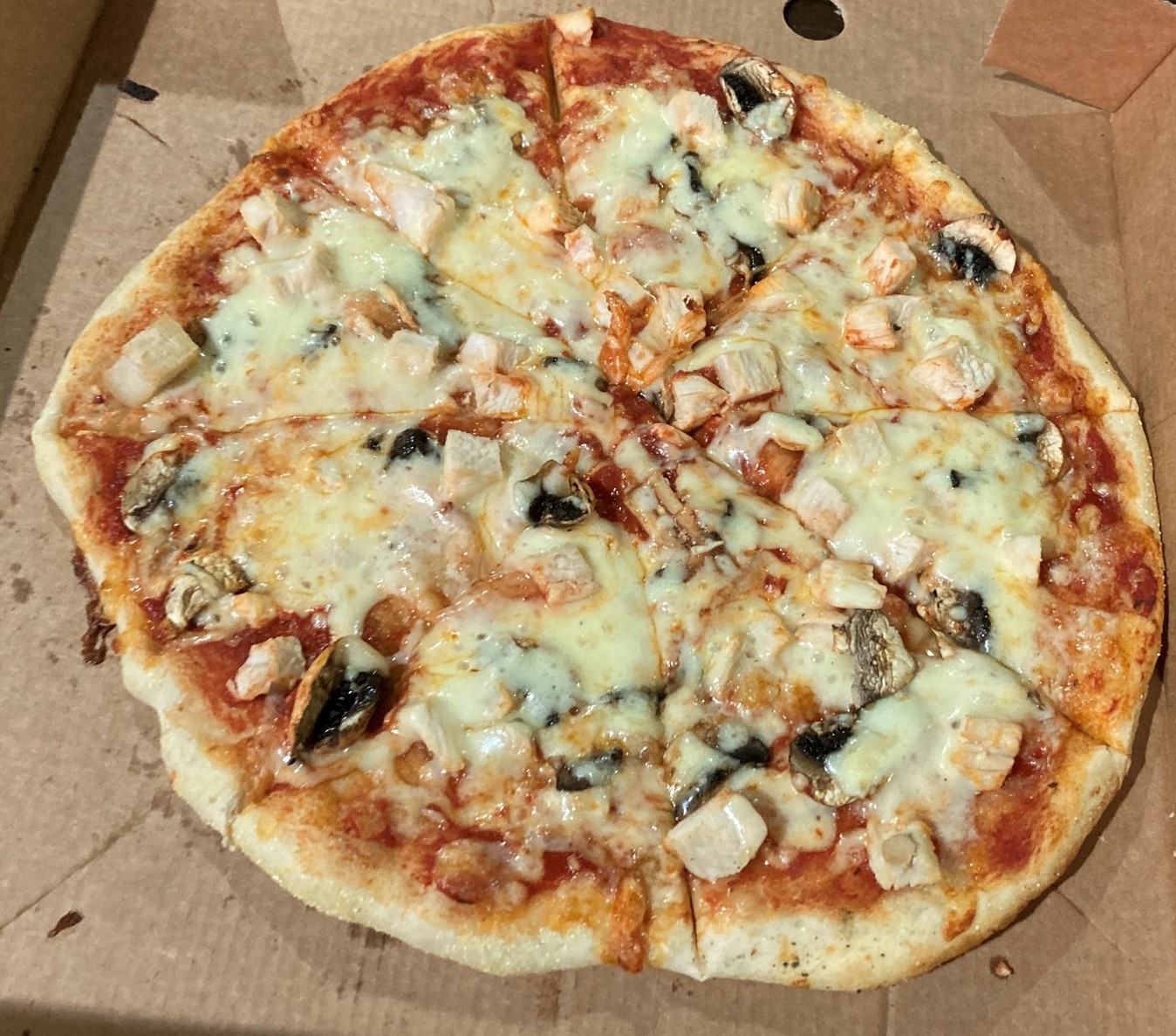 Theos classic garlic chicken pizza for £8