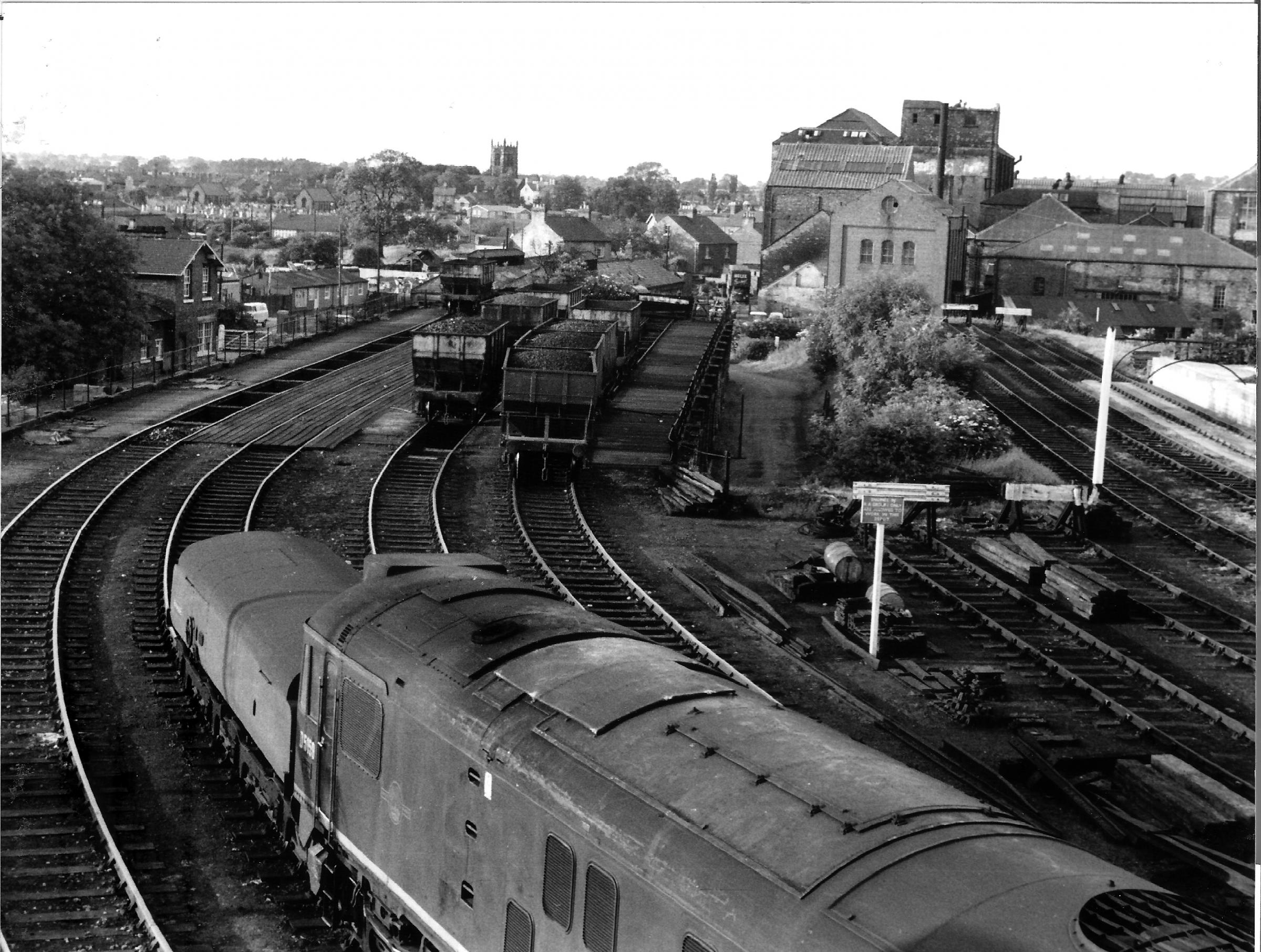 Looking north-east from the Northallerton station box at the coal drops, left, the linoleum factory in the background, and the two tracks for the cattle dock on the right