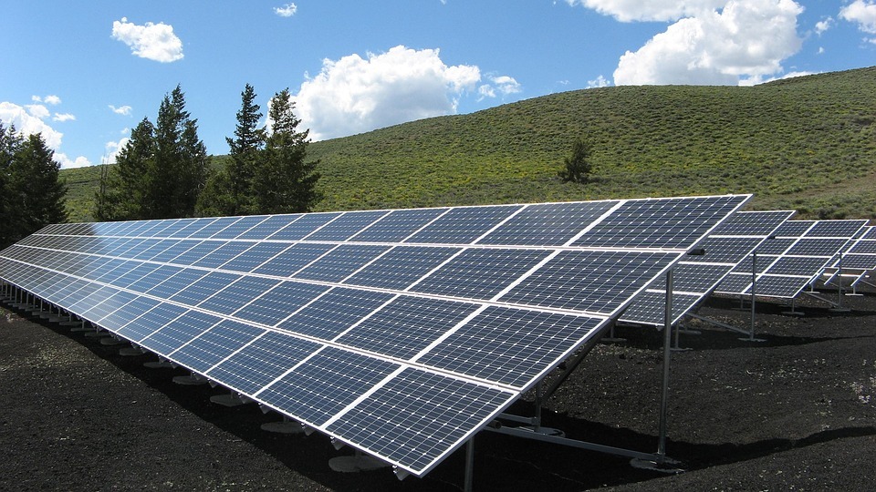 Huge solar farm plan divides community - Vimarsana News
