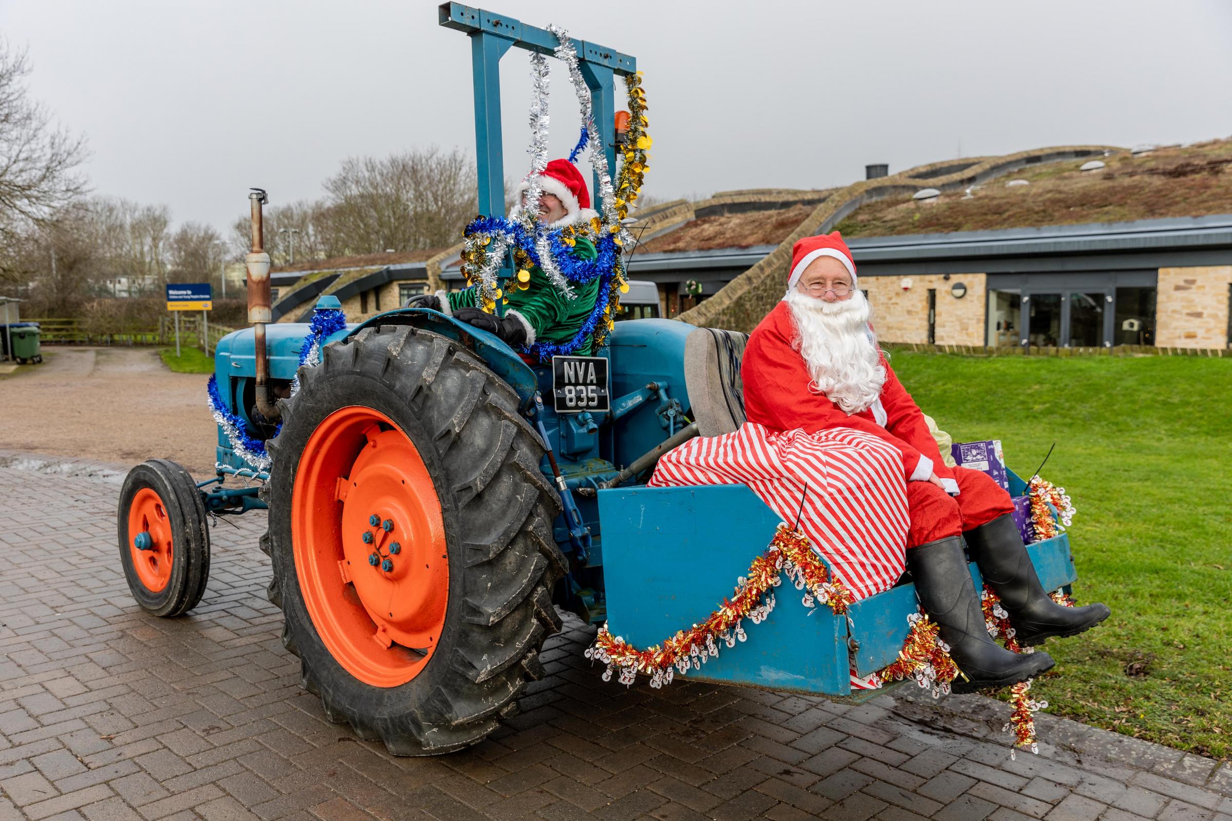 Santa rides a tractor around Barnard Castle spreading joy | Darlington and Stockton Times - Vimarsana News