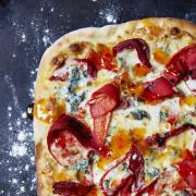Recipe: Hummus, pepper and dolcelatte flatbread pizza